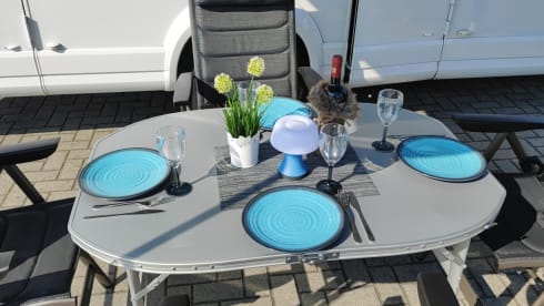 Rent a motorhome for 4 people cheaply, fully furnished
