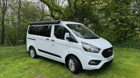 Henry – 4 berth Ford campervan 