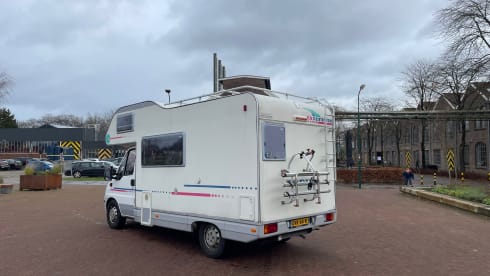 De Grote Vriendelijke Reus – Cozy 4-person family camper