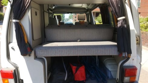 T4 Caravelle – Complete and compact Volkswagen T4 camper with 4 berths