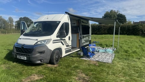 Homely camper 3 berth, 3 seatbelts, fixed bed  – 3 berth Citroën campervan from 2014