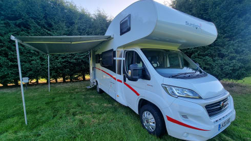 Sunlight – Luxury 6 berth Sunlight A72 ~ 6 seatbelts ~ 8 seats ~ HUGE SPEC