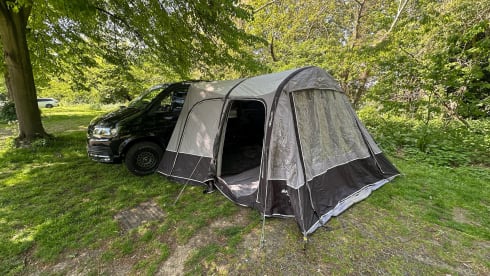 Betty – Off-road VW T6 with tinted windows