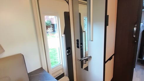 New Benimar Cocoon 463 10/2022 with silent roof air conditioning