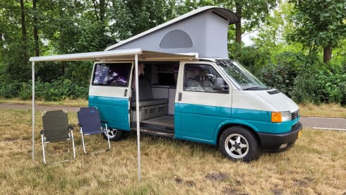Dolly! – Go on an unforgettable road trip with this T4 Westfalia! KM-free!