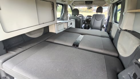 CAMPING-CAR SUPER COMPACT 2 PERSONNES CLIMATISATION RÉGULATEUR DE VITESSE PANNEAU SOLAIRE 