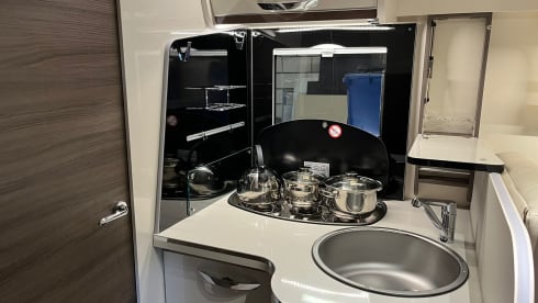 Tweede thuis op wielen. – New 4p Fiat semi-integrated motorhome from 2023