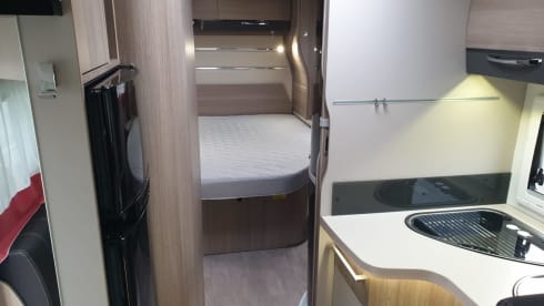 Very luxurious, spacious and comfortable camper with Queen size bed, super complete!