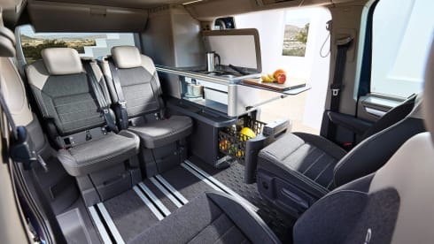 4p Volkswagen campervan uit 2025