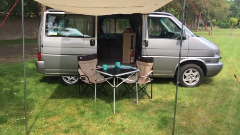 Mandala - Cozy and robust VW T4 multivan with lifting roof
