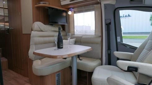2p Mercedes-Benz semi-integrated uit 2016