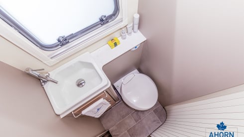 Ahorn Canada – New mobile home with great facilities, flexible for 2-5 people