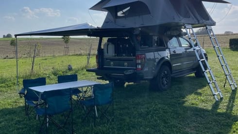 Bluey – 4p Ford Raptor rooftop from 2020