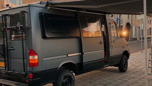 4p Mercedes-Benz campervan uit 2002
