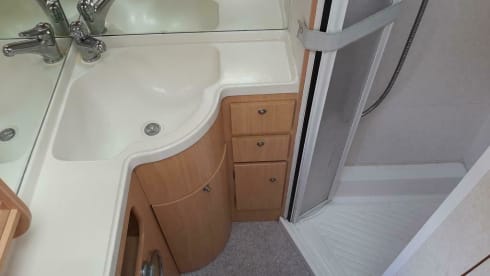 Camper 5 – Camper 5 - Fiat Ducato - The ideal family Camper with 2 Bunk beds.