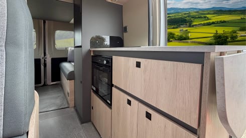 H5 – Auto Trail Expedition 67 Flex - 4 berth Campervan