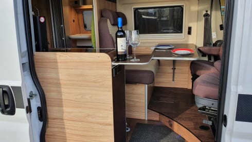 Hymer Grand Canyon, automatic, km free, 4 persons from 2017