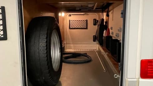 Nirwana – Luxury 2p Hymer from 2015 with fixed Queens bed 