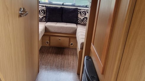 Eldonis the Explorer  – Explore the UK in Comfort – 6-Berth Elddis Motorhome with Full Amenities