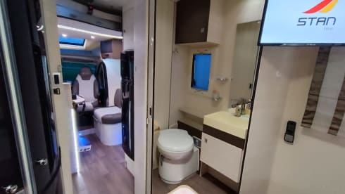 Luxuriously equipped 4-person Chausson