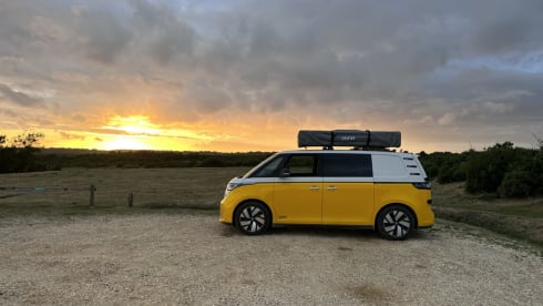 Buzzby – ID Buzz Campervan with optional roof top tent