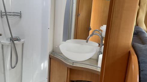 LMC A 651 G alcove 6 persons