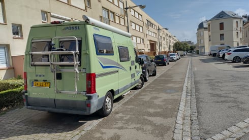 De Groene Draeck – Comfortable and powerful bus for 2 persons