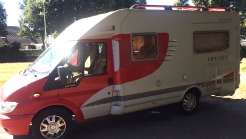 Beautiful compact Dethleff Fortero, red / light gray ..