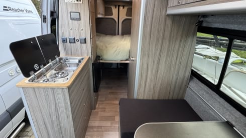 2p Mercedes-Benz bus uit 2016