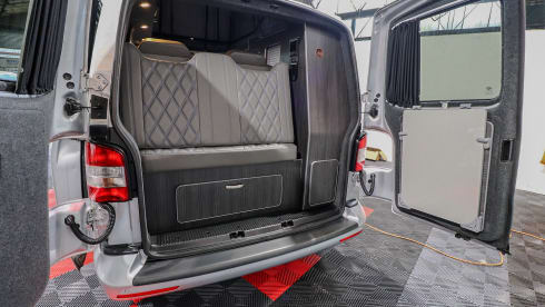 Bertie – Stunning 4 berth Volkswagen T5 campervan Automatic with air awning