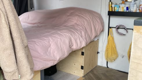 Batmobile  – 2p Peugeot campervan uit 2004