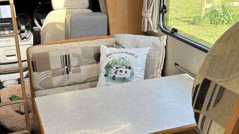 Gladdis – 4 berth Peugeot Elddis Sunseeker 100 from 2010