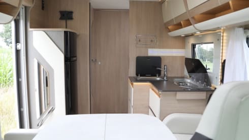 Nuovo di zecca, integrale di lusso a 4 posti dal 2024