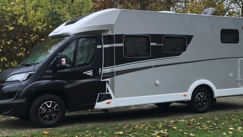 Beautiful 4p Sunlight T68 with single beds and pull-down bed from 2022