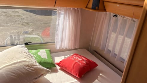 Cozy 4 person camper LMC Fiat Ducato alcove
