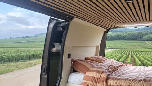 ColumBus  – Off-Grid Campervan | Stylish 