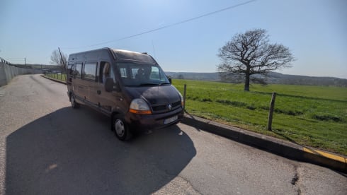 The Master – 2 berth fully equipped and off-grid Renault motorhome/campervan 