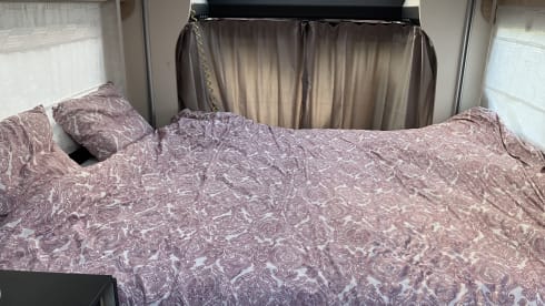 Spacious and comfortable Ford Chausson 720 - 170 hp - up to 5 people 