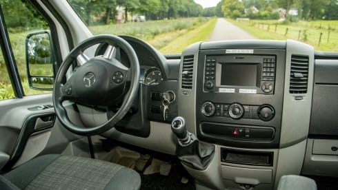Very complete MB Sprinter 2p off-grid 