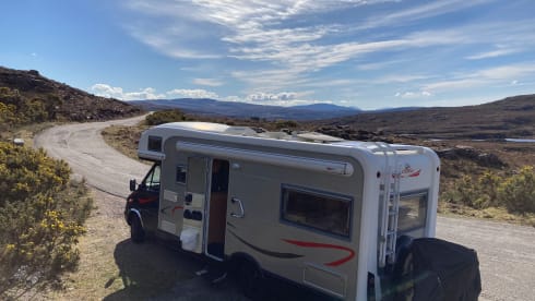 Mabel – 6 Berth Mercedes Auto-Trail 