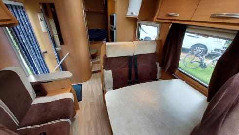 Complete luxury motorhome, 5 persons