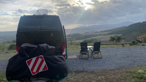 Sfeervolle buscamper voor lange mensen