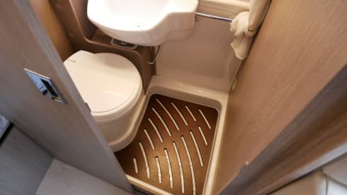 Chausson 5, bus camper 6 meters with bunk bed