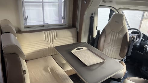 De Vroem Vroem Camper – 4p Bürstner Lyseo Futura TDG690G semi-integrated from 2024!