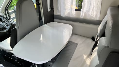 Roller Team 685 model with 2 cabins  – 2022 5 Sleeper/5 belts / Manuel 