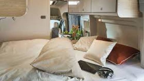 "Big" Nuggy – Very comfortable camper with 4 seats / 4 sleeping places