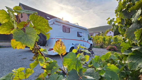 Almost new compact Sunlight (Hymer) type V66 with complete inventory