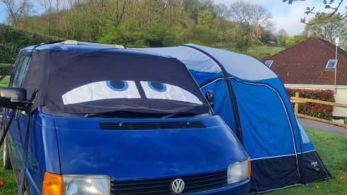 Valerie – 3 berth Volkswagen campervan from 1995