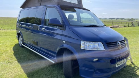 Magic – 4 berth Volkswagen T5 LWB Campervan