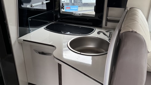 Nagelnieuwe MC Louis Carat van 2024 te huur